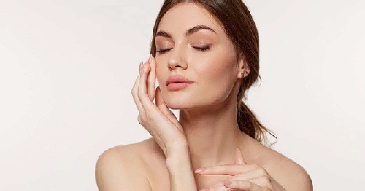 How Effective Is AQUAGOLD in Reducing Pore Size and Enhancing Skin Texture?